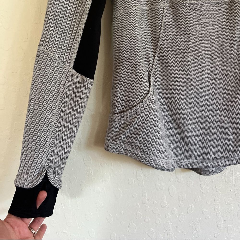 lululemon athletica Gray Long-Sleeve Half-Zip Pullover - Picture 9 of 13